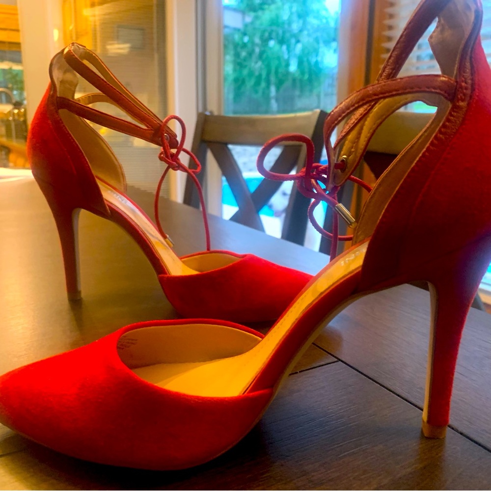 Sexy Gianni Bini Red Velvet Pointed Tie Heels 7M